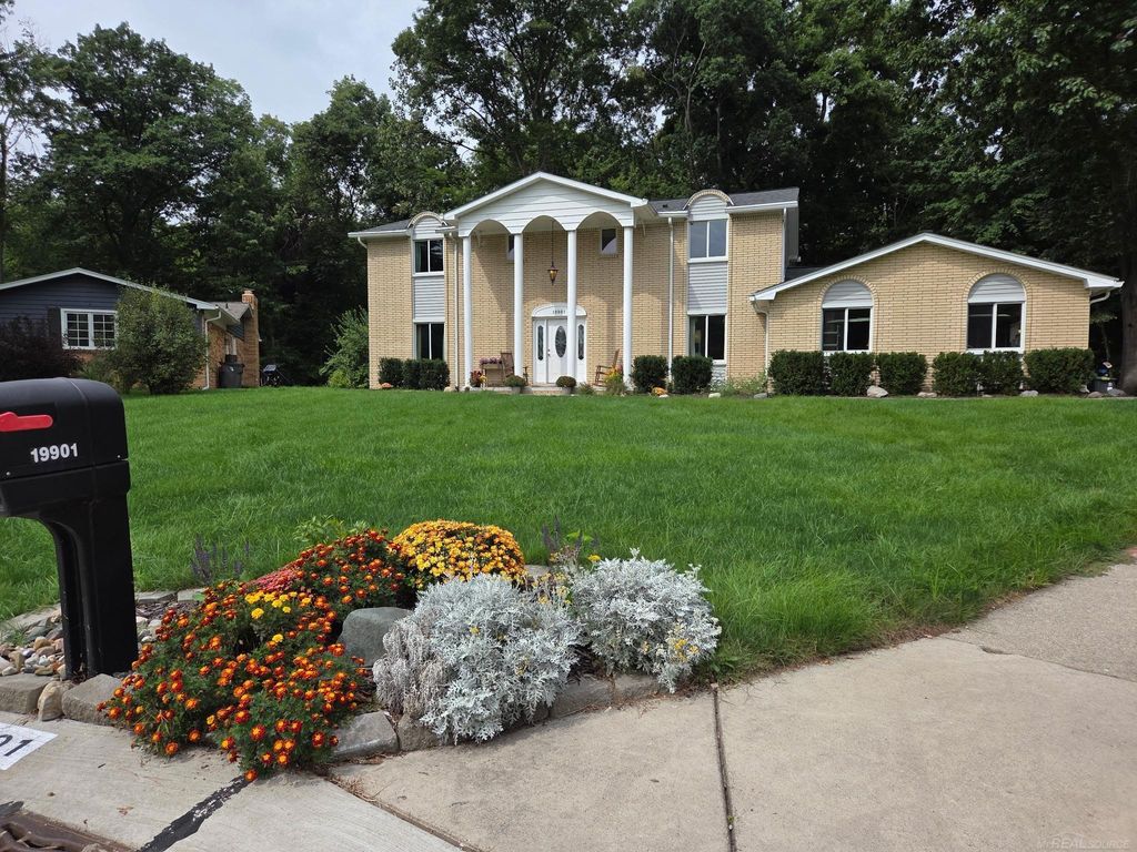 19901 S Riverhill Drive Dr, Clinton Township