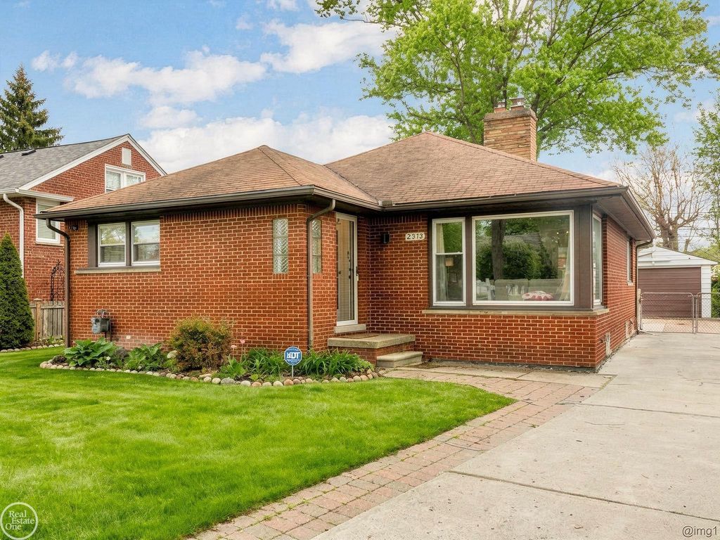 2313 Stanhope St, Grosse Pointe Woods