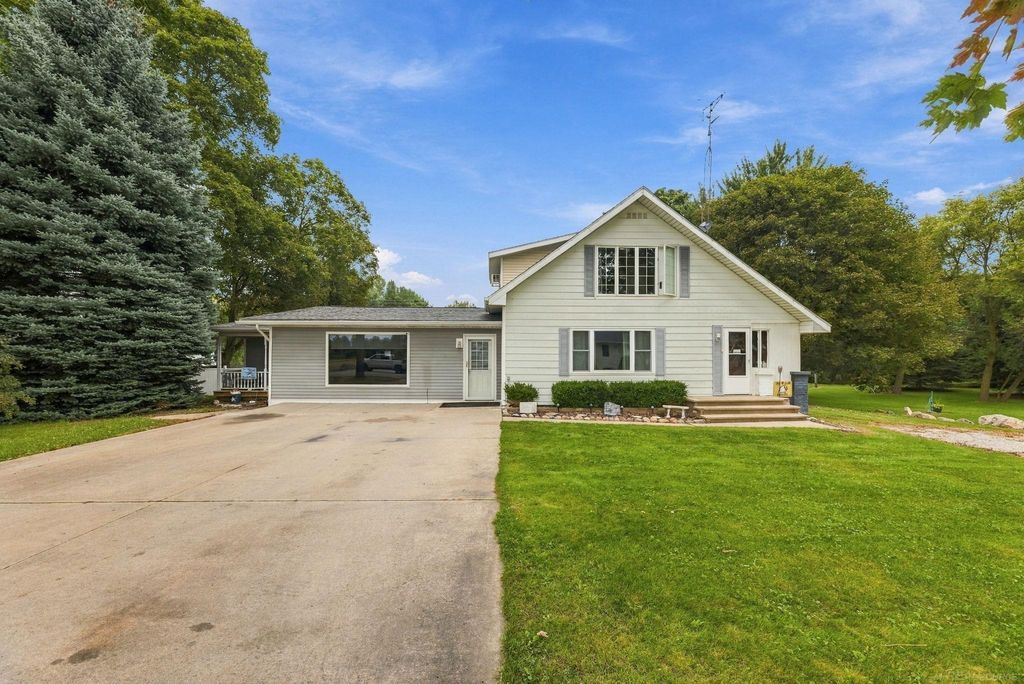 2231 E Forester Rd, Deckerville