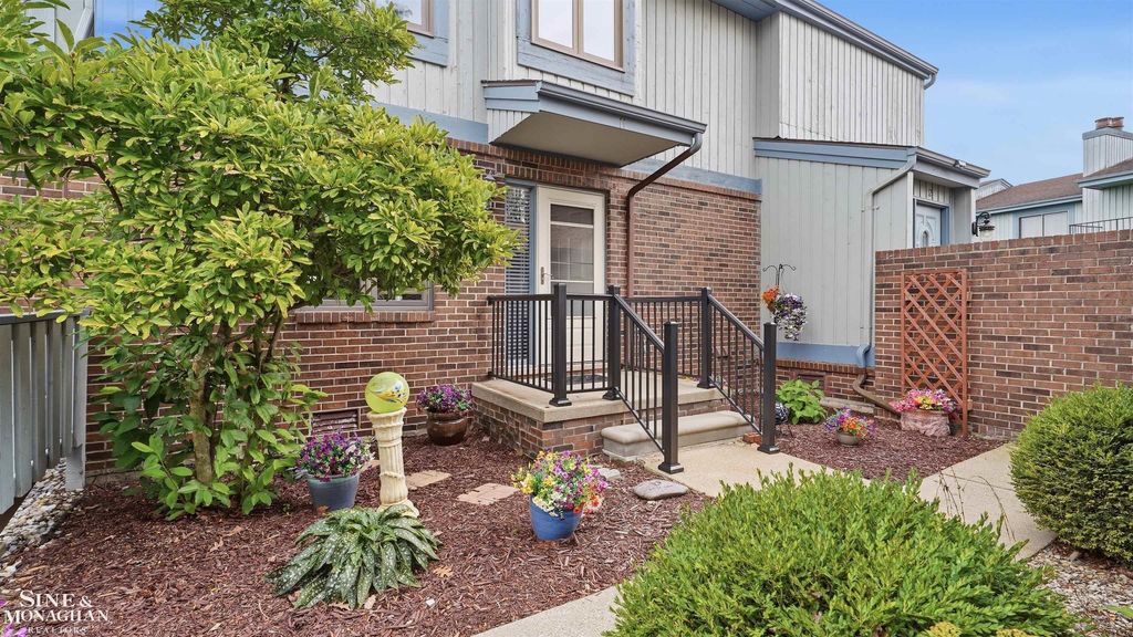 1715 River Rd #11 Rd, Saint Clair
