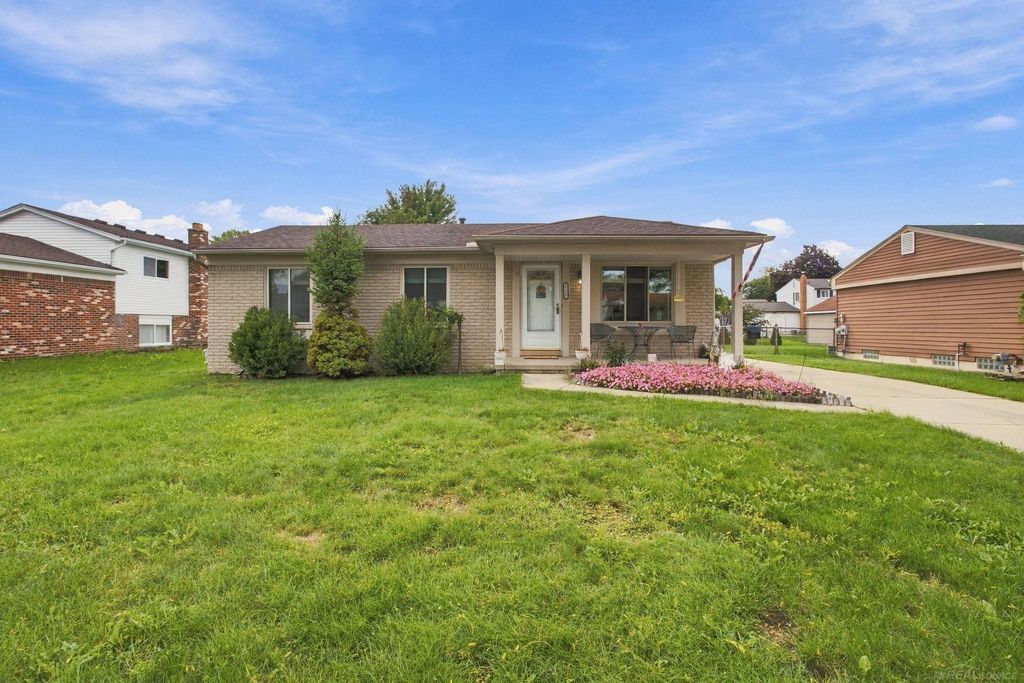 35537 Connecticut Dr, Sterling Heights