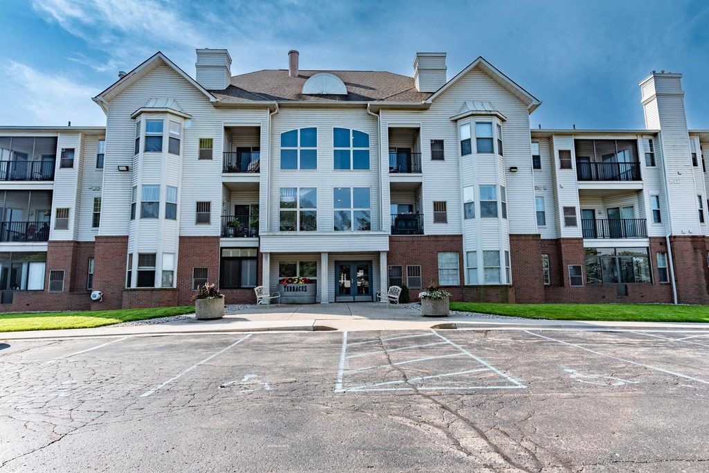 39178 Hayes Rd, Clinton Township