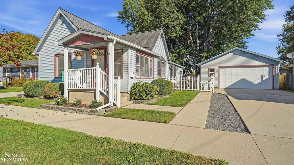 546 Robertson St, Marine City