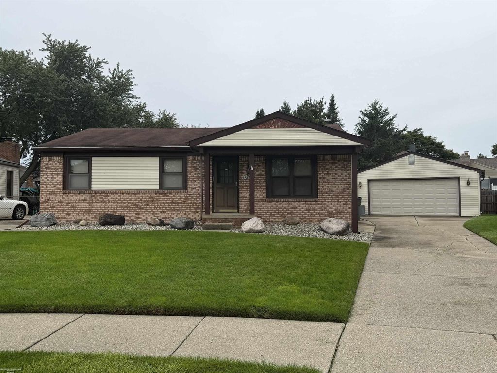16079 Touraine Dr, Clinton Township
