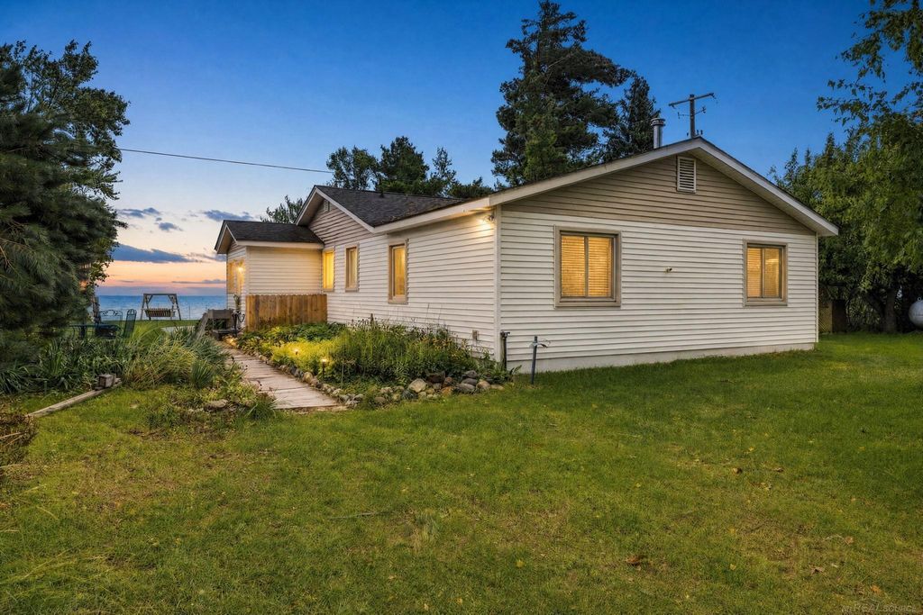 3770 N Lakeshore Rd, Deckerville
