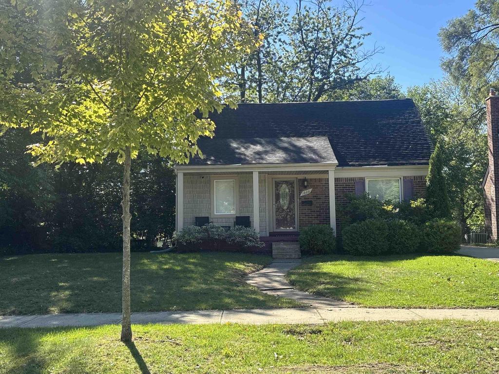 1606 Red Run Dr, Royal Oak
