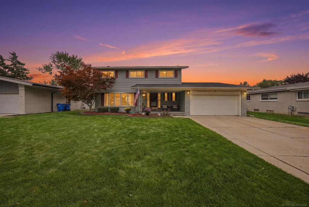 30505 Freda Dr, Warren