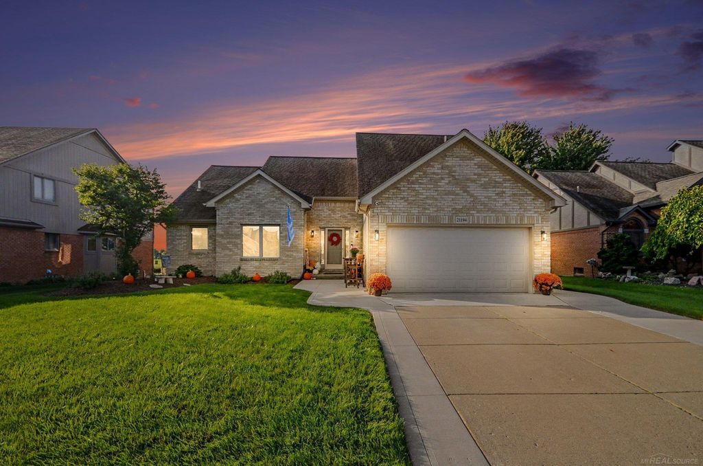 21194 Fairfield Dr Dr, Macomb