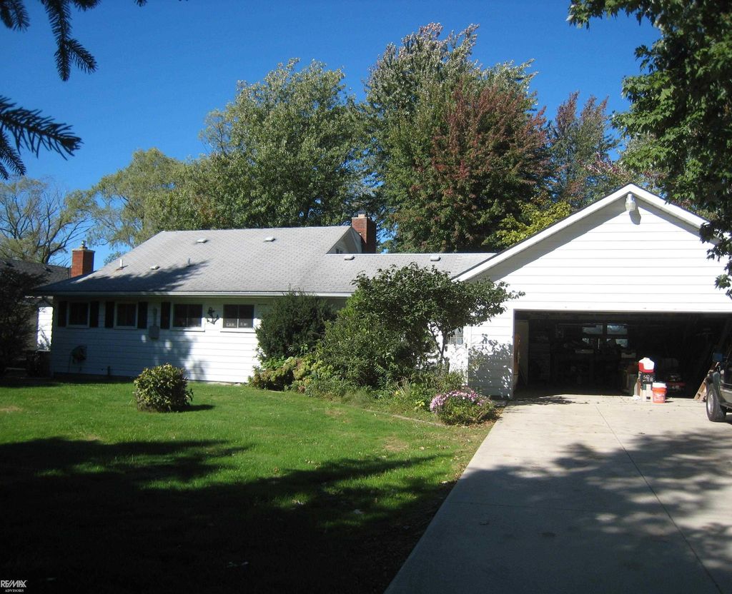 5050 Middle Channel Dr, Harsens Island