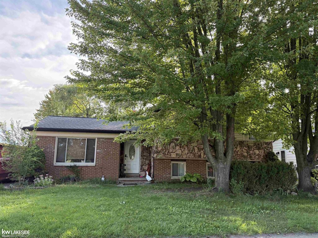 43268 Hartwick Dr, Sterling Heights