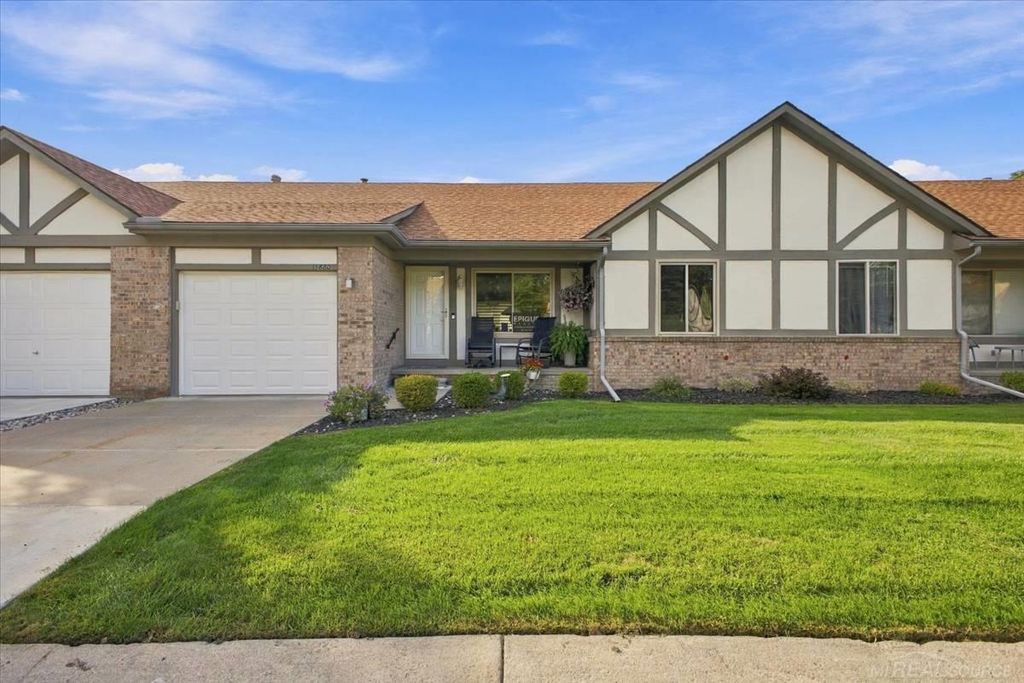 15880 N Magnolia Dr, Clinton Township