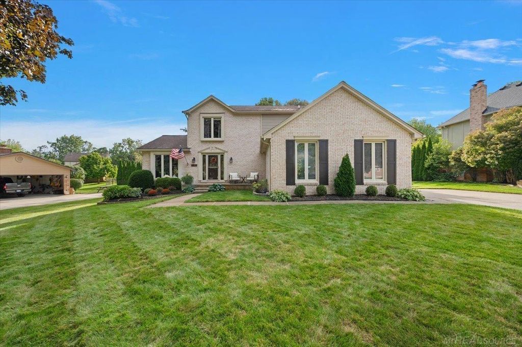 61411 Woodfield Way, Washington Twp