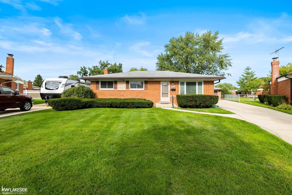 33214 Priehs Ct, Sterling Heights