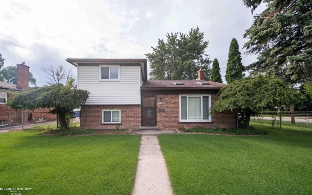 23937 Thomas St, Warren