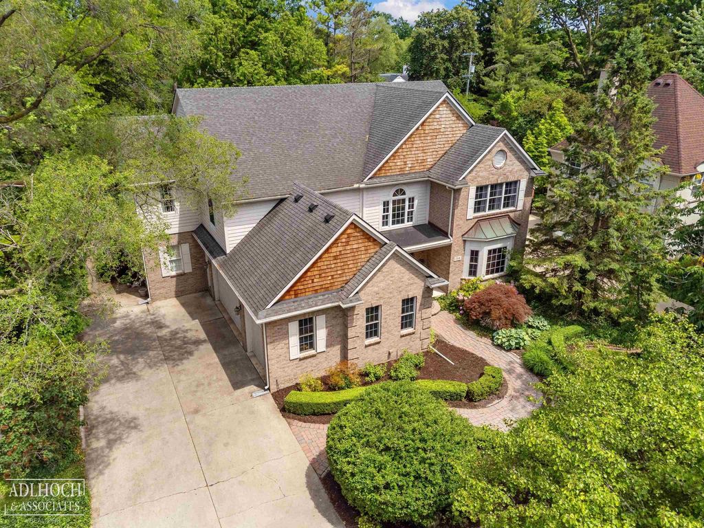 758 Middlesex Rd, Grosse Pointe