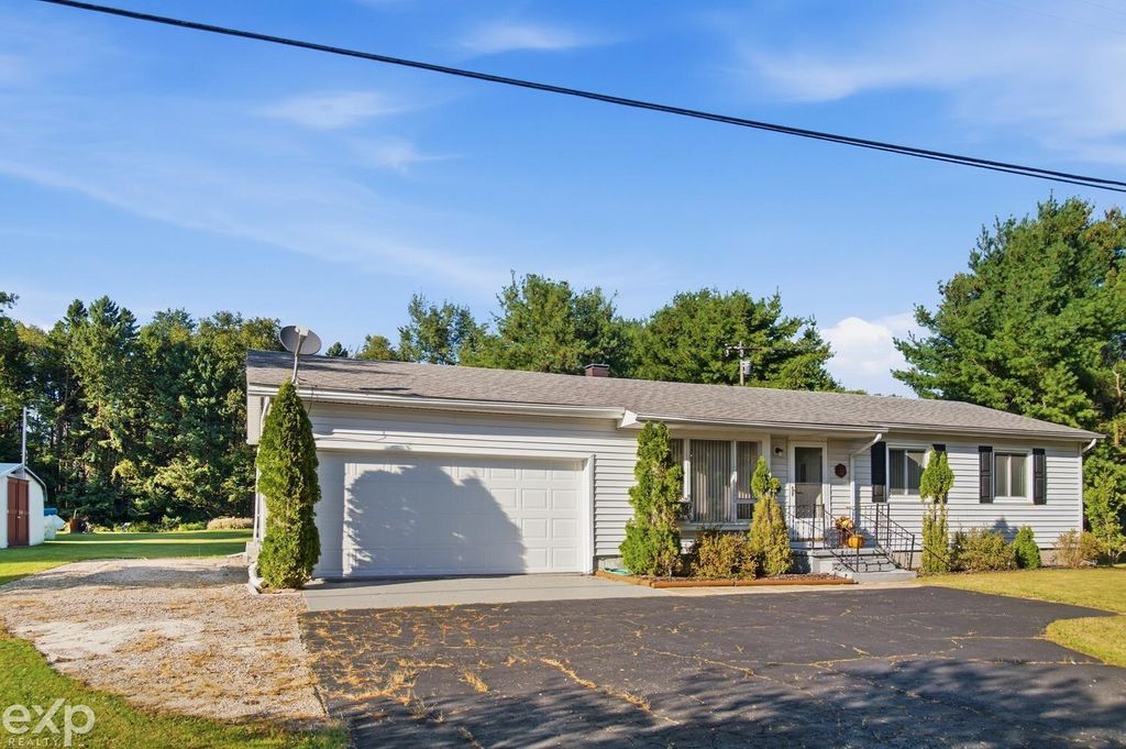 6215 Deckerville Rd, Deckerville