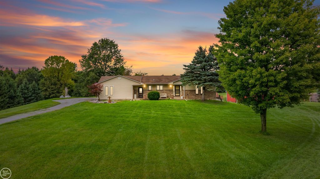 238 Parkwood Dr, Metamora