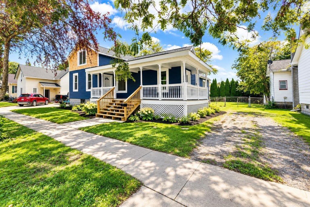 328 N William St, Marine City