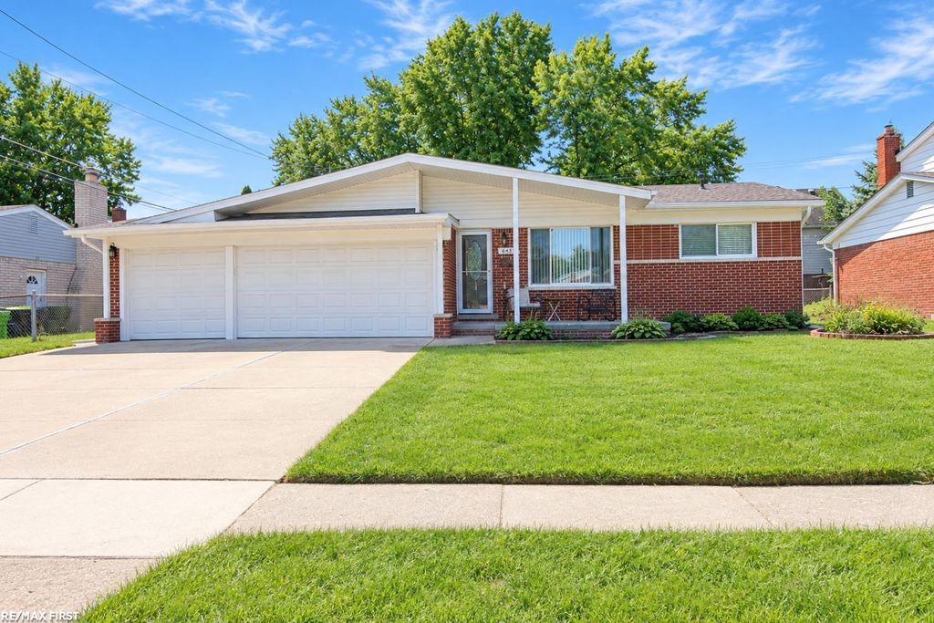 8436 Fairfax Dr, Sterling Heights