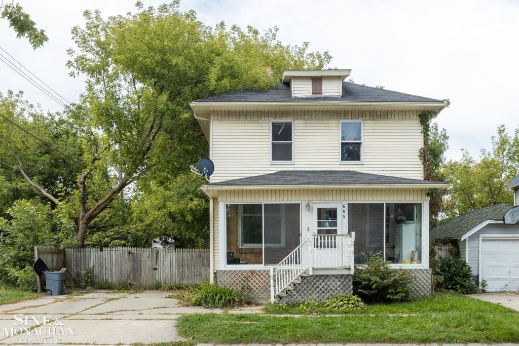 605 12th St St, Port Huron