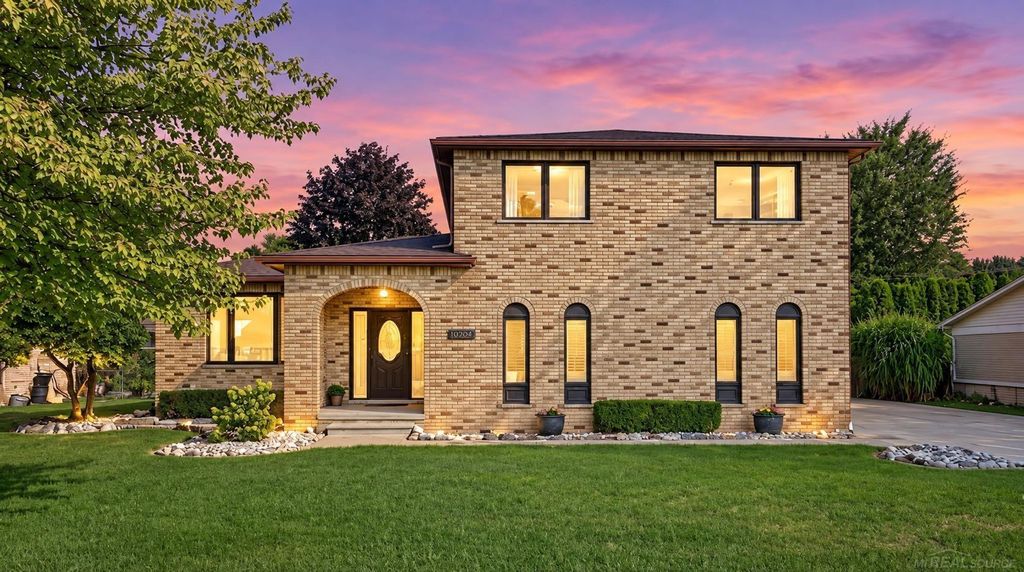 18609 Beatrice St, Clinton Township