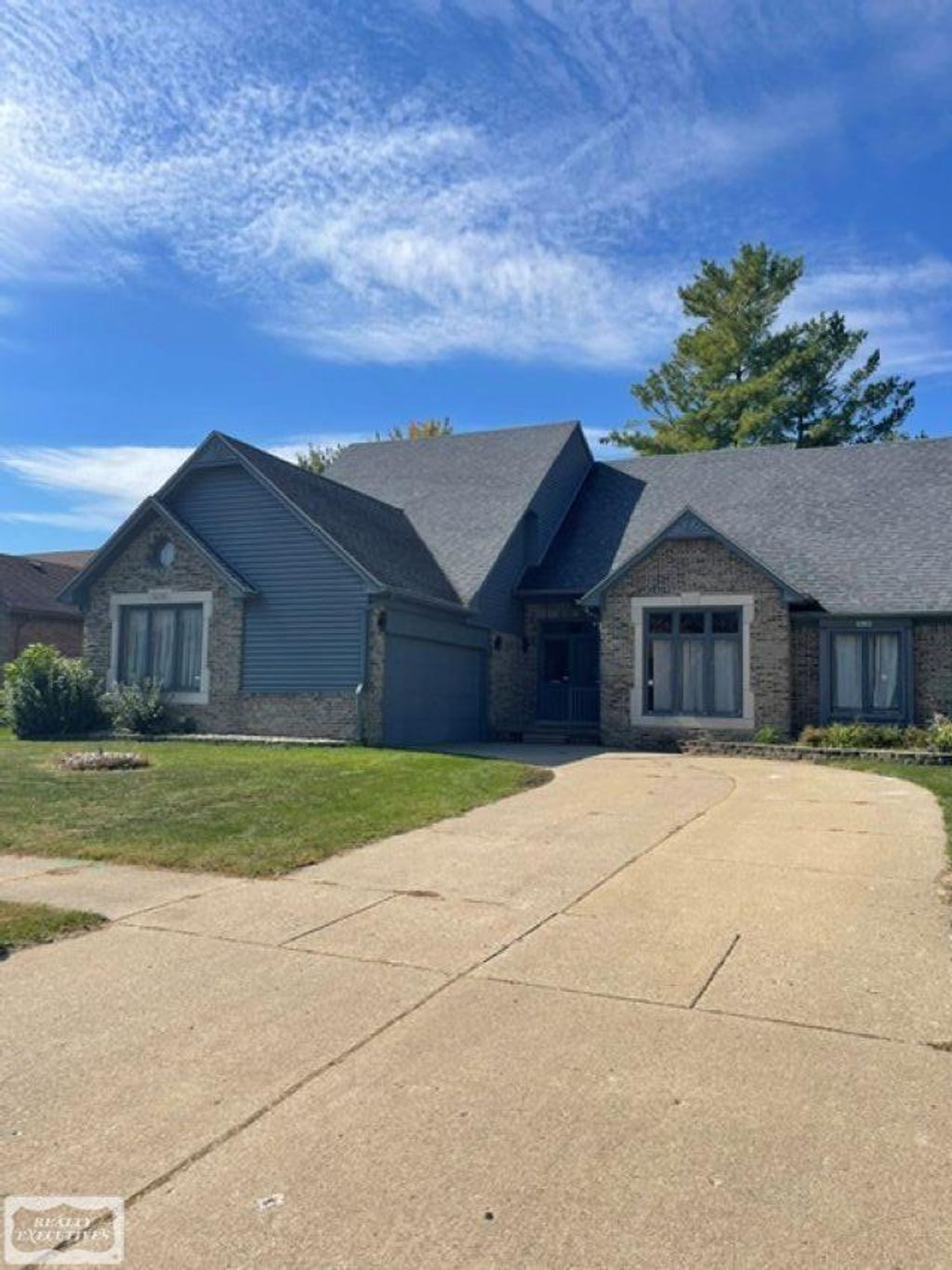 52811 Kelly St, Macomb Twp