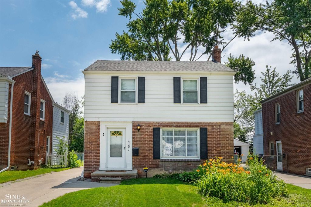 19282 Raymond St, Grosse Pointe Woods