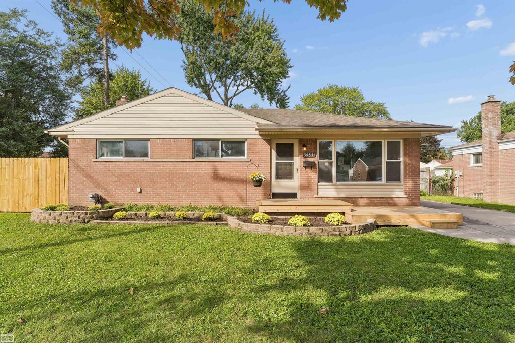 35831 Rewa St, Clinton Township
