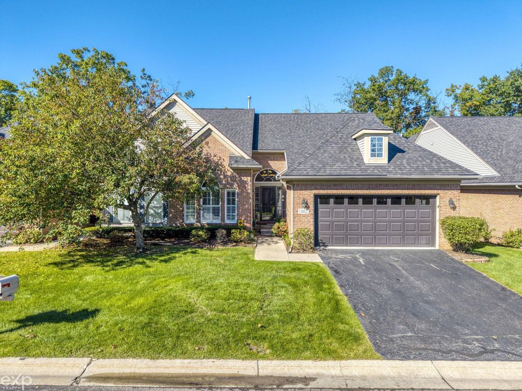 1862 Treyborne Cir, Walled Lake
