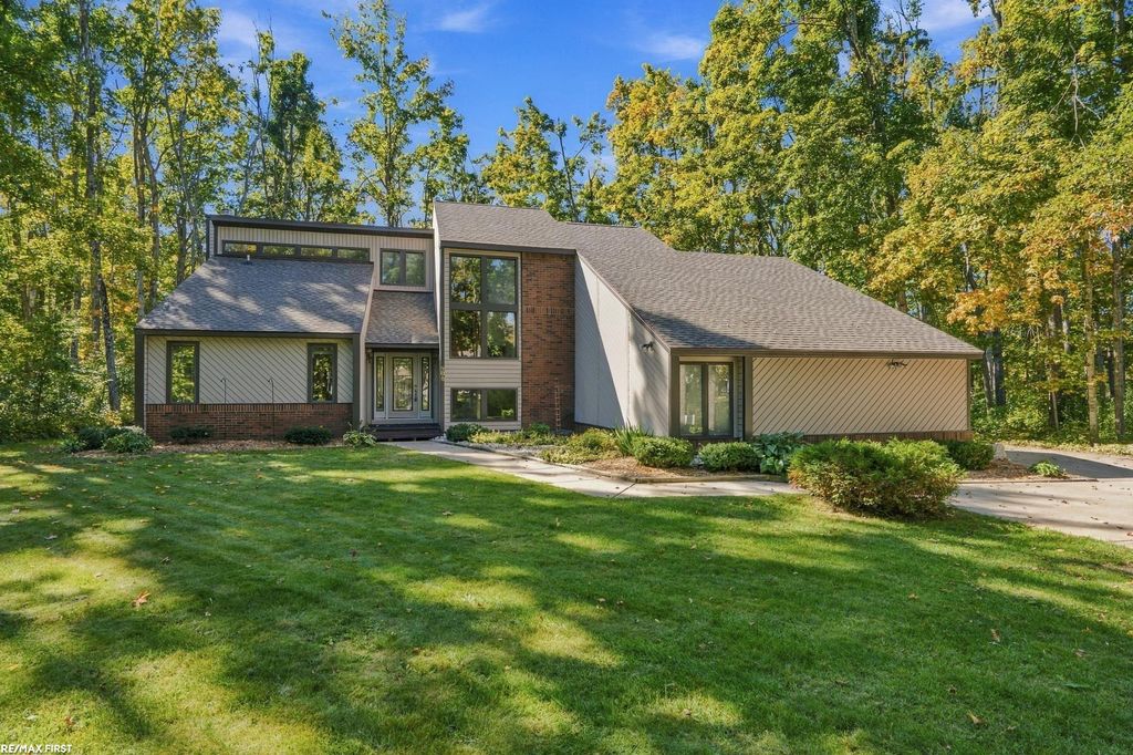 586 Woodside Ln, Gaylord