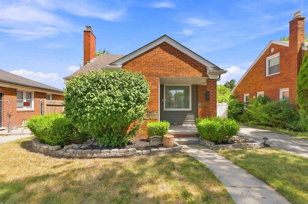 21211 Newcastle Rd, Harper Woods