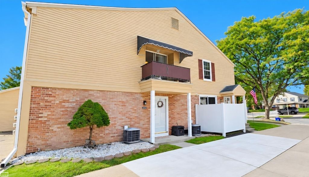 24162 Meadow Bridge Dr, Clinton Township