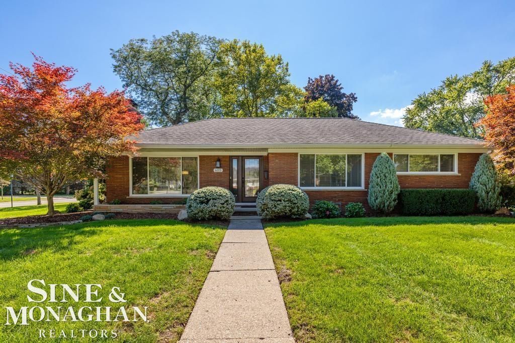 605 Hidden Ln, Grosse Pointe Woods