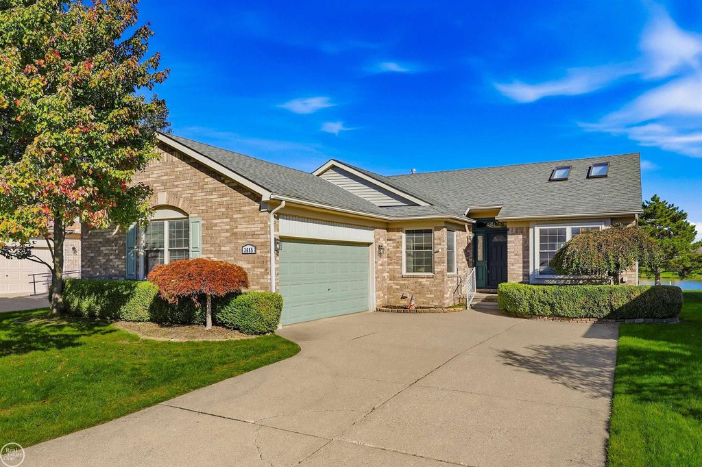3685 Warwick Dr, Sterling Heights