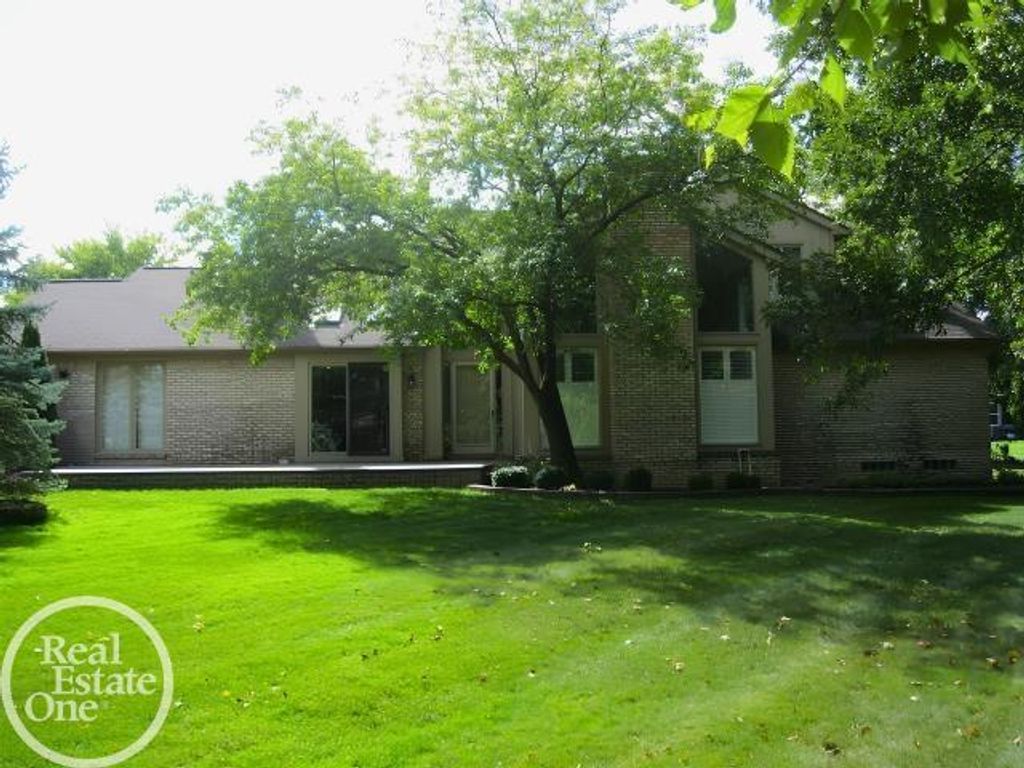 43169 W Kirkwood Dr, Clinton Township