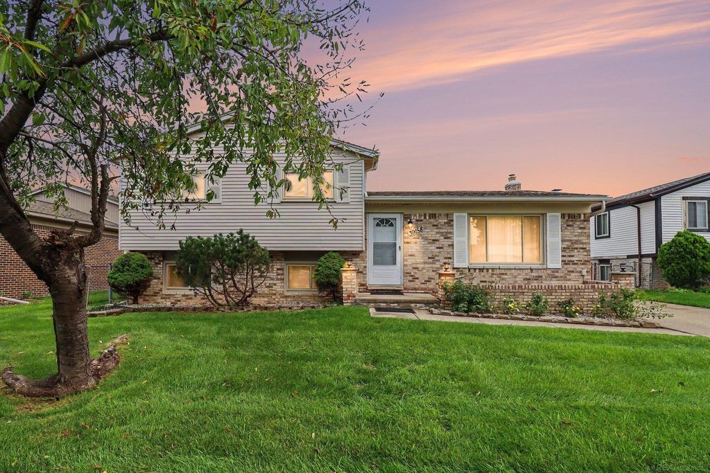 39158 Roland Dr, Sterling Heights