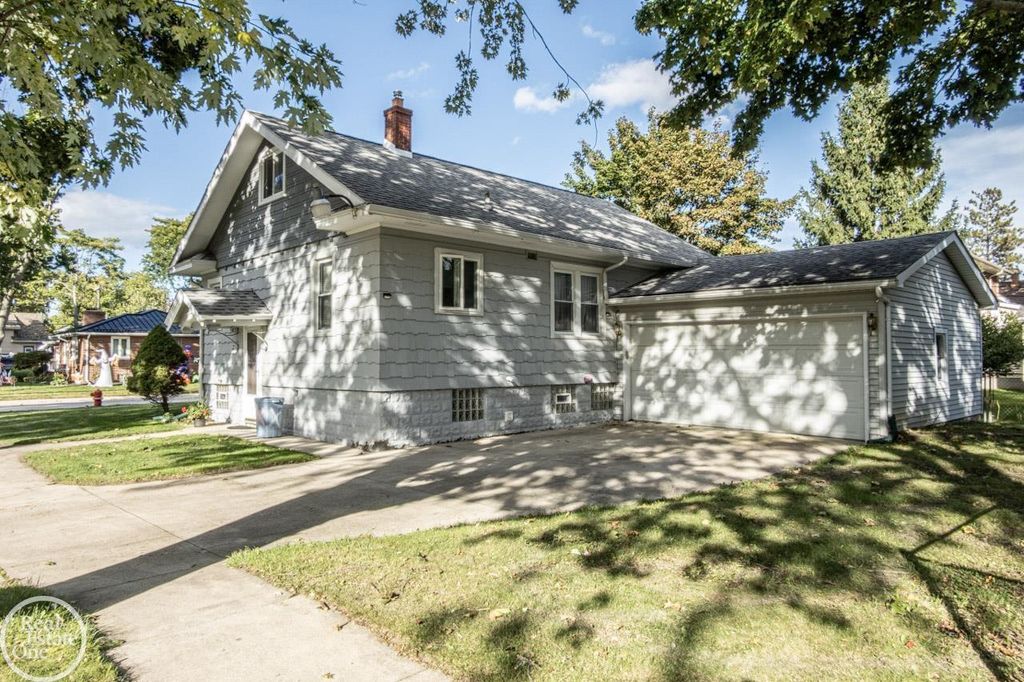 1434 Pine St, Port Huron
