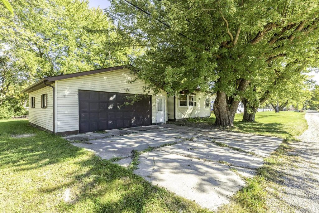 7271 Yale Rd, Lexington
