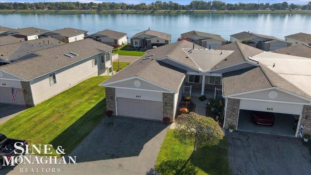 843 Crystal Ln, Marysville