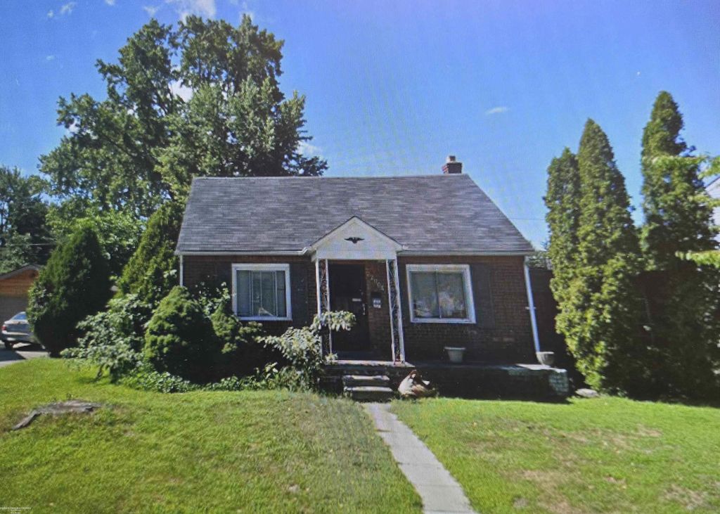 22004 Harper Lake St, Saint Clair Shores