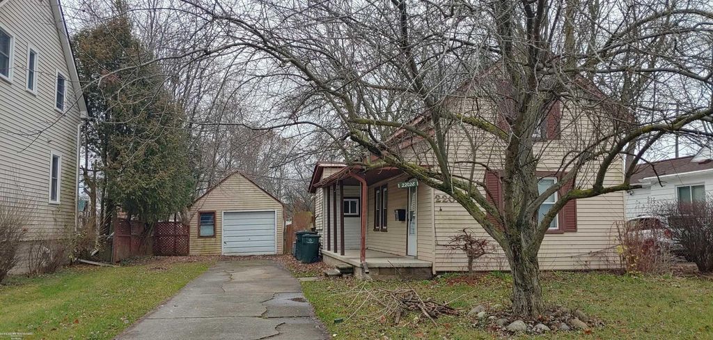 22028 Maple St, Saint Clair Shores