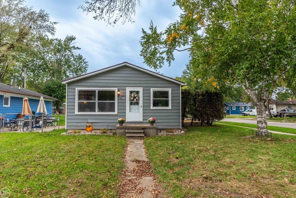 549 Edwards St, Algonac