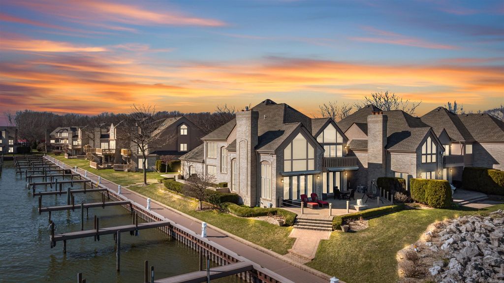 26421 Harbour Pointe Dr, Harrison Twp