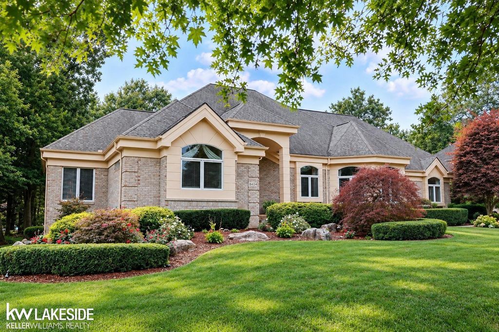 8804 Tournament Dr, Washington Twp