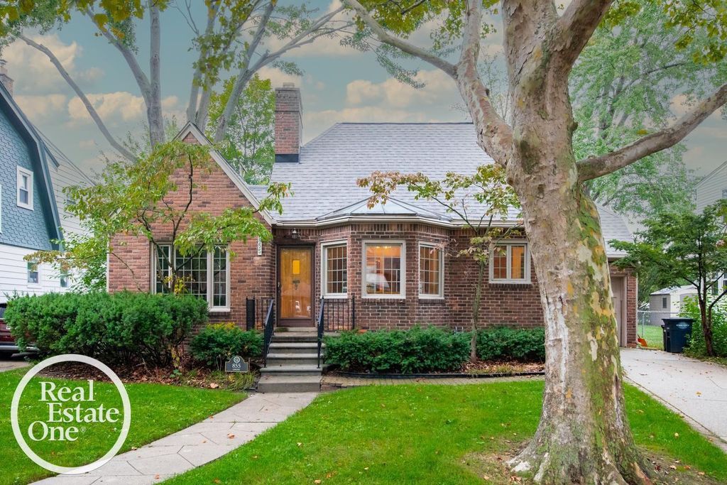 855 Loraine St, Grosse Pointe
