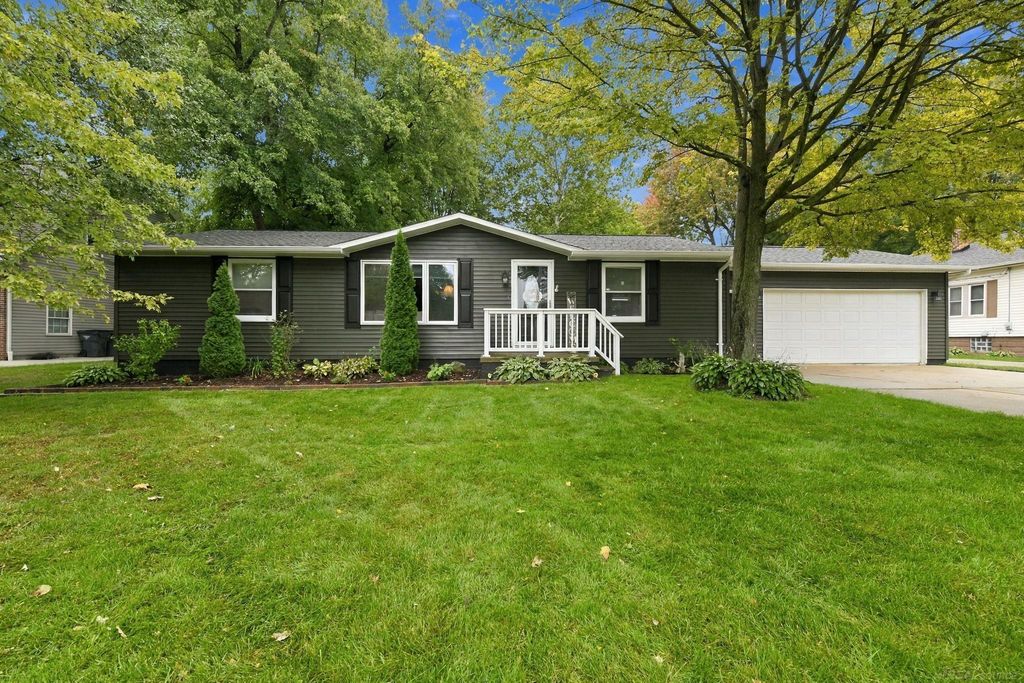 39380 Townhall St, Harrison Twp