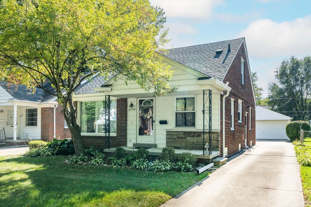 21712 Prestwick Ave, Harper Woods