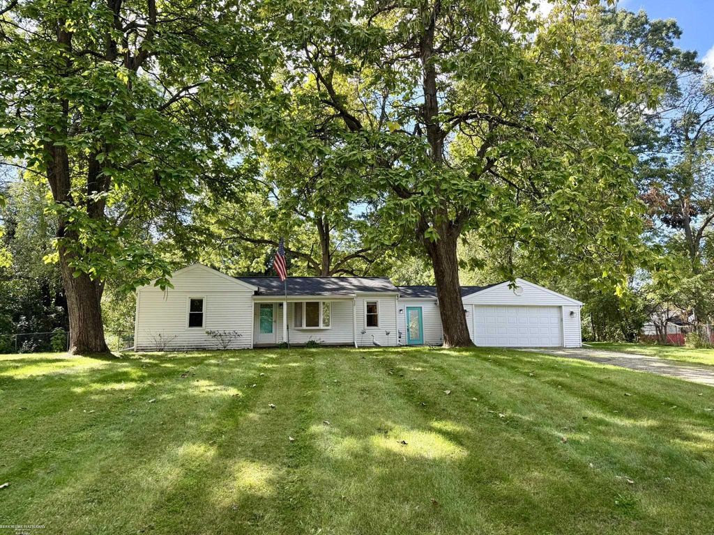 620 S Briarvale Dr, Auburn Hills