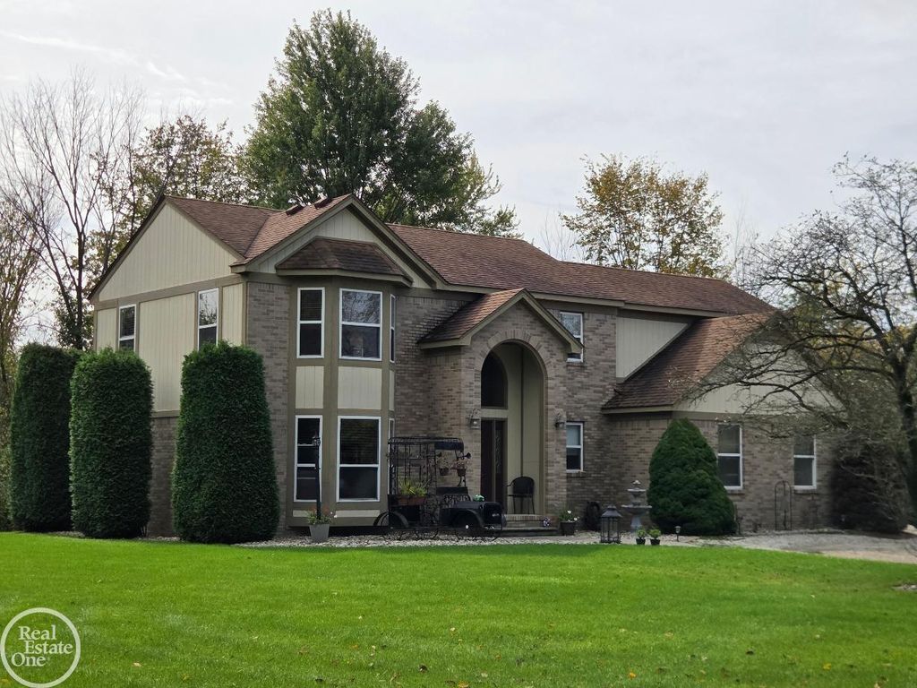 9017 Meisner, Casco
