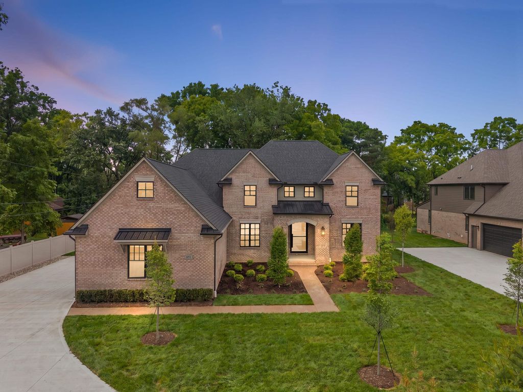 1051 E Avon, Rochester Hills